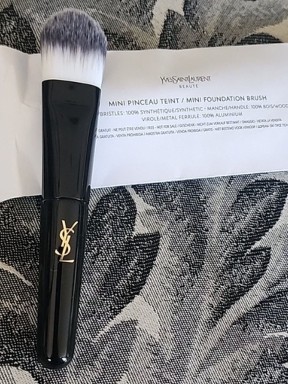 🆕🖌️YSL - Black Handle Foundation Brush with tapered Bristles